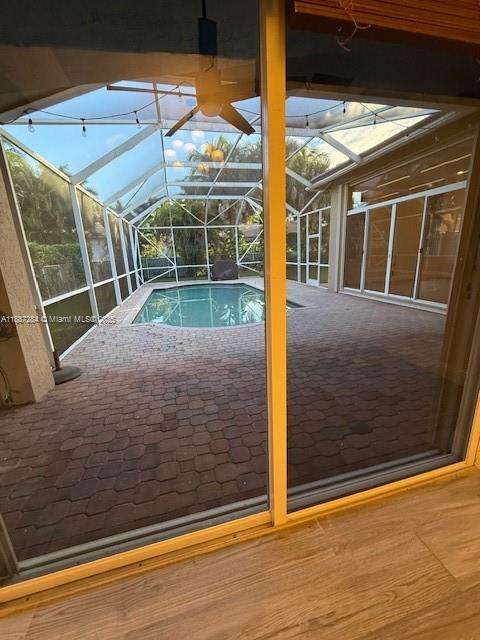 Small Image of 1825 VICTORIA POINTE CIR, Weston Number 35