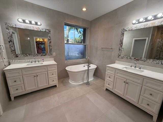 Small Image of 1825 VICTORIA POINTE CIR, Weston Number 39