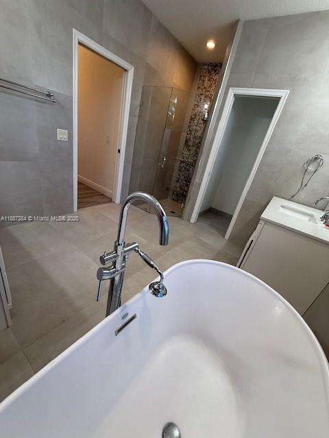 Small Image of 1825 VICTORIA POINTE CIR, Weston Number 40