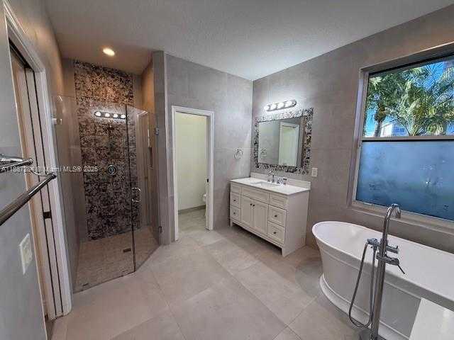 Small Image of 1825 VICTORIA POINTE CIR, Weston Number 42