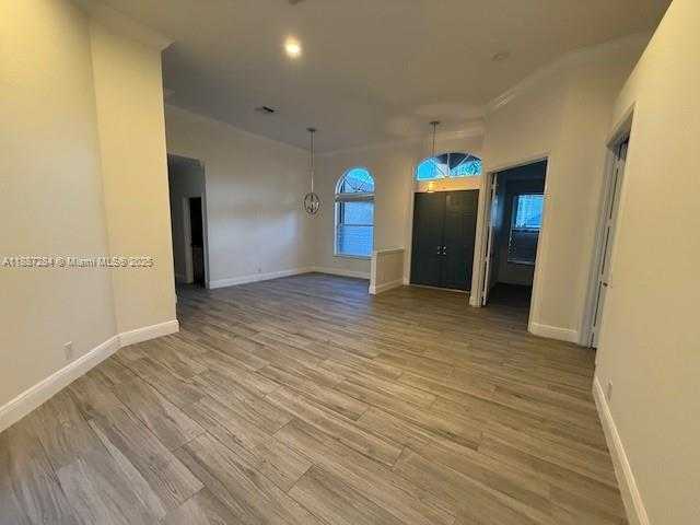 Small Image of 1825 VICTORIA POINTE CIR, Weston Number 6