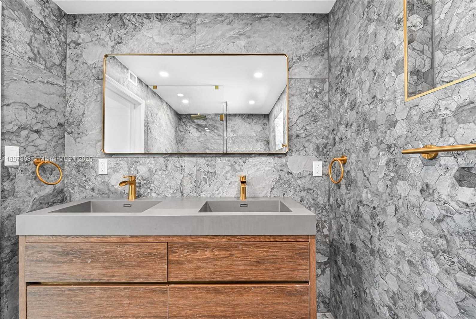 Small Image of 17800 ATLANTIC BLVD #PH8, Sunny Isles Beach Number 12