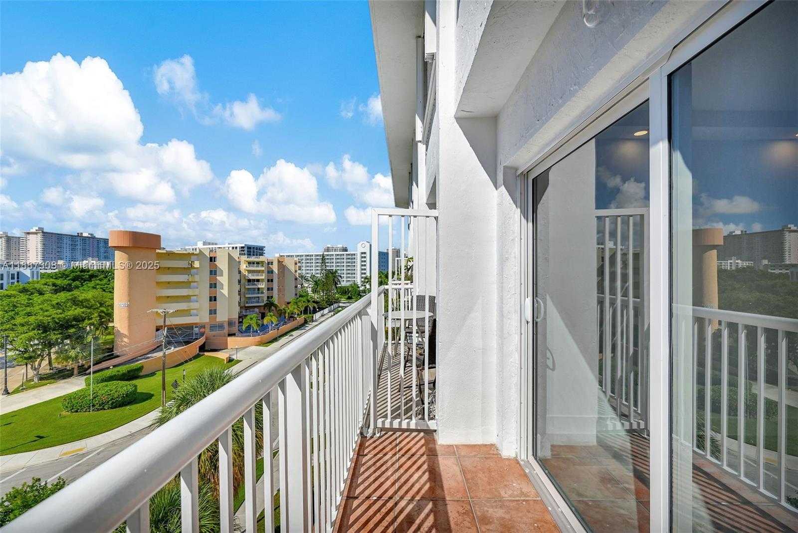 Small Image of 17800 ATLANTIC BLVD #PH8, Sunny Isles Beach Number 21