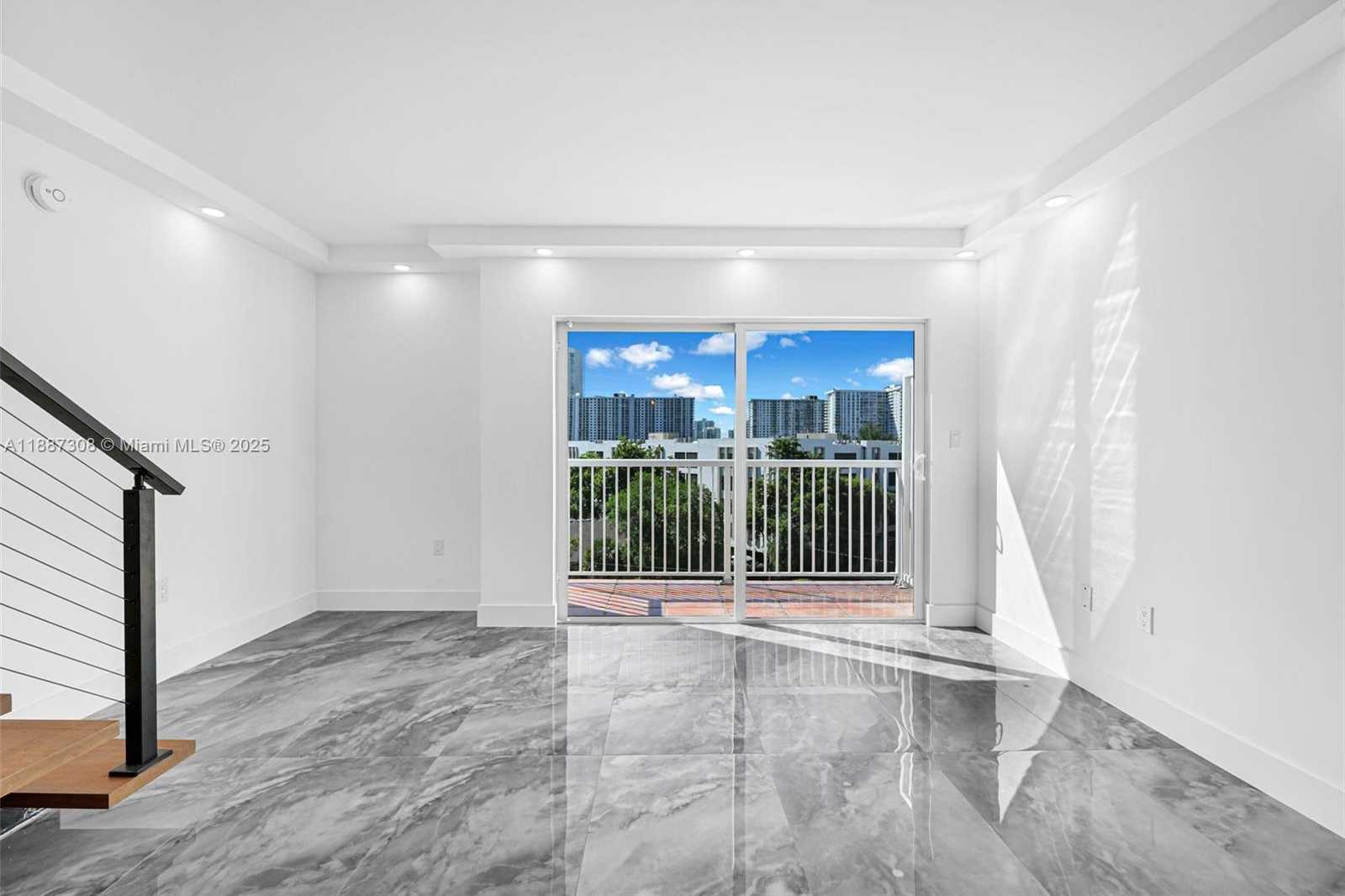 Small Image of 17800 ATLANTIC BLVD #PH8, Sunny Isles Beach Number 3