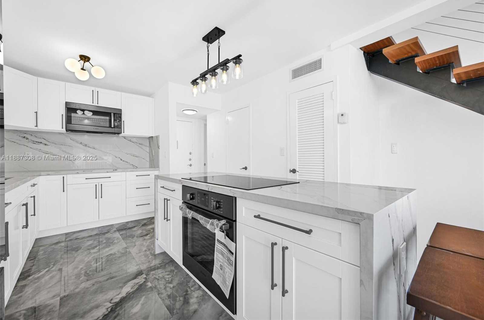 Small Image of 17800 ATLANTIC BLVD #PH8, Sunny Isles Beach Number 4