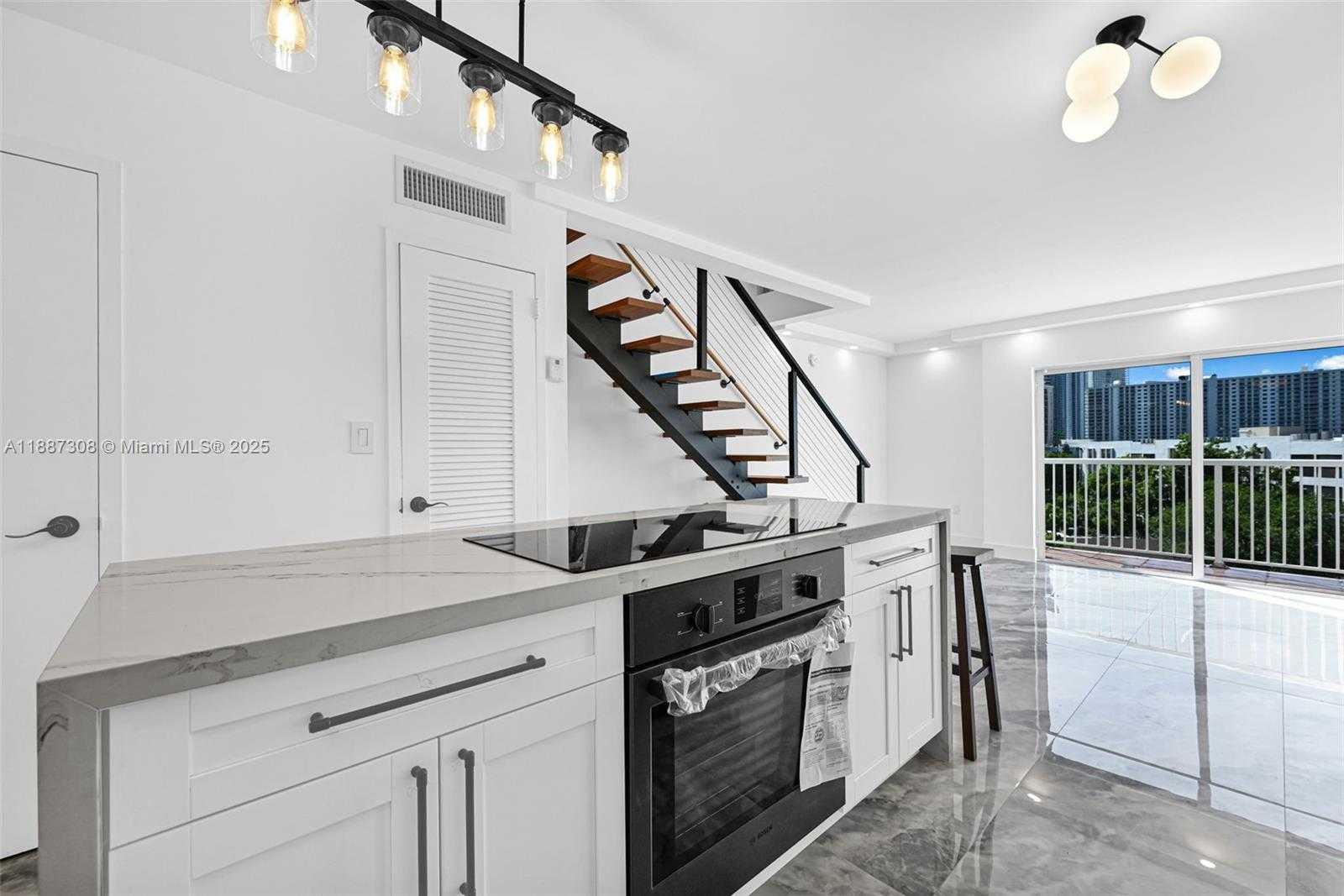 Small Image of 17800 ATLANTIC BLVD #PH8, Sunny Isles Beach Number 7