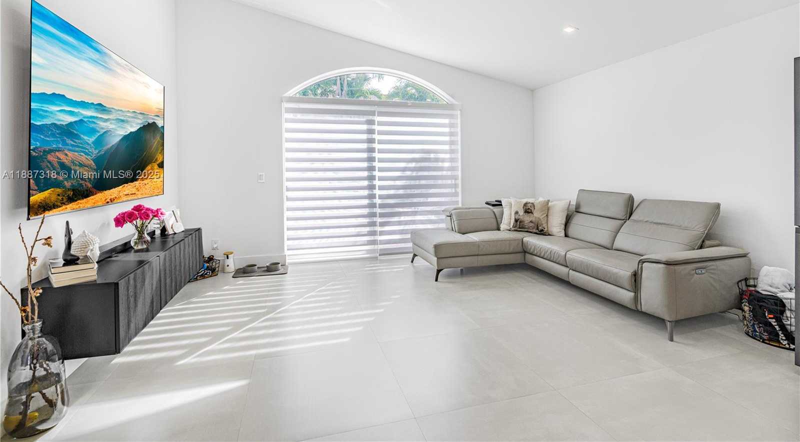 Small Image of 18063 SOUTH WEST 13TH ST, Pembroke Pines Number 10