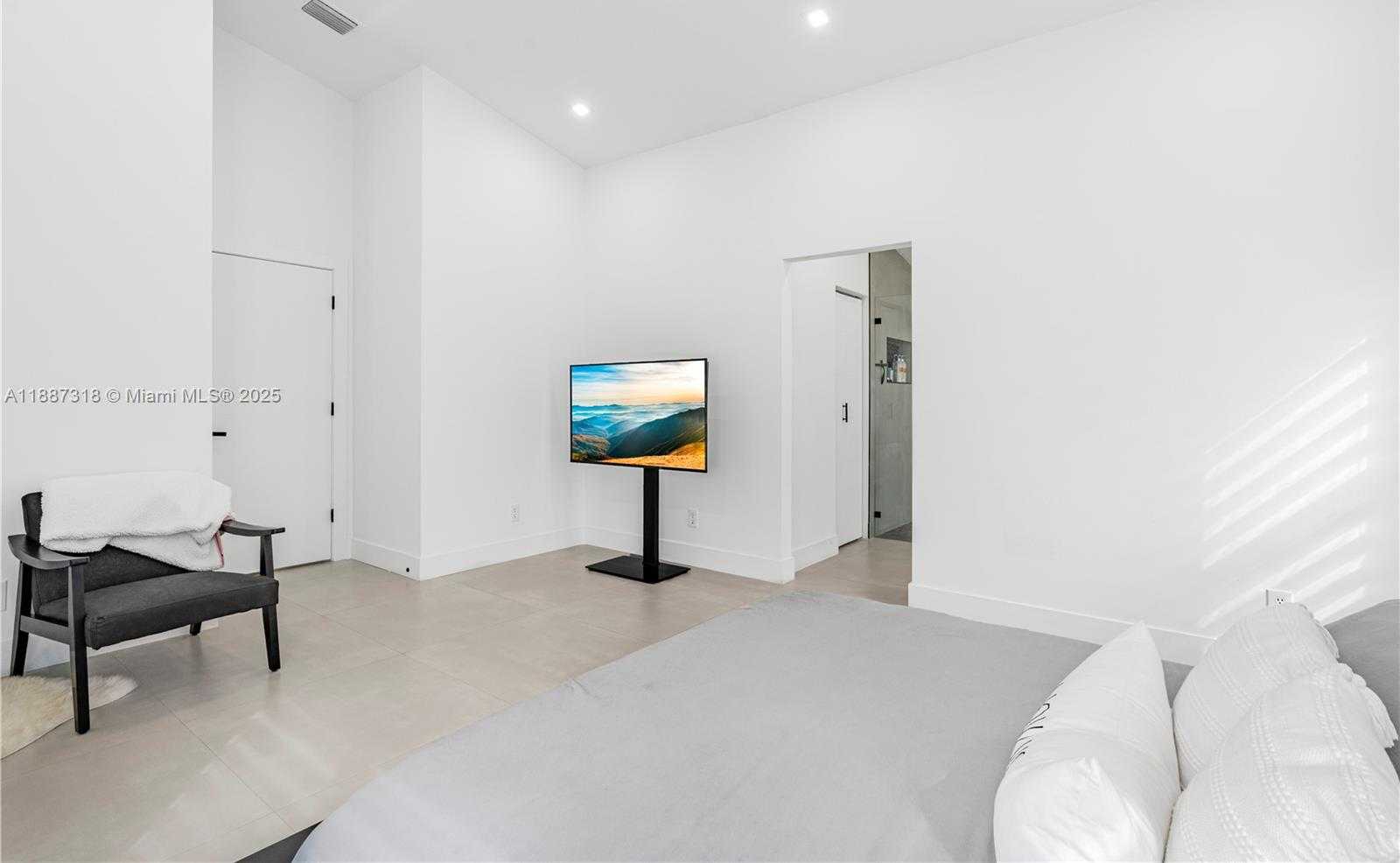 Small Image of 18063 SOUTH WEST 13TH ST, Pembroke Pines Number 17