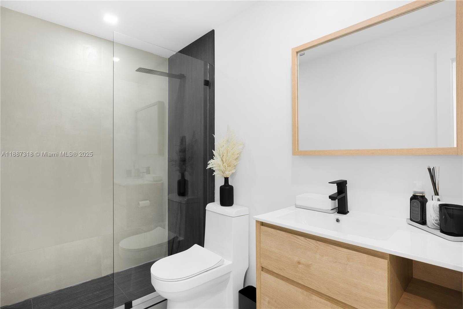 Small Image of 18063 SOUTH WEST 13TH ST, Pembroke Pines Number 22
