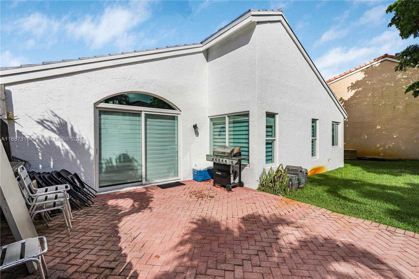 Small Image of 18063 SOUTH WEST 13TH ST, Pembroke Pines Number 24