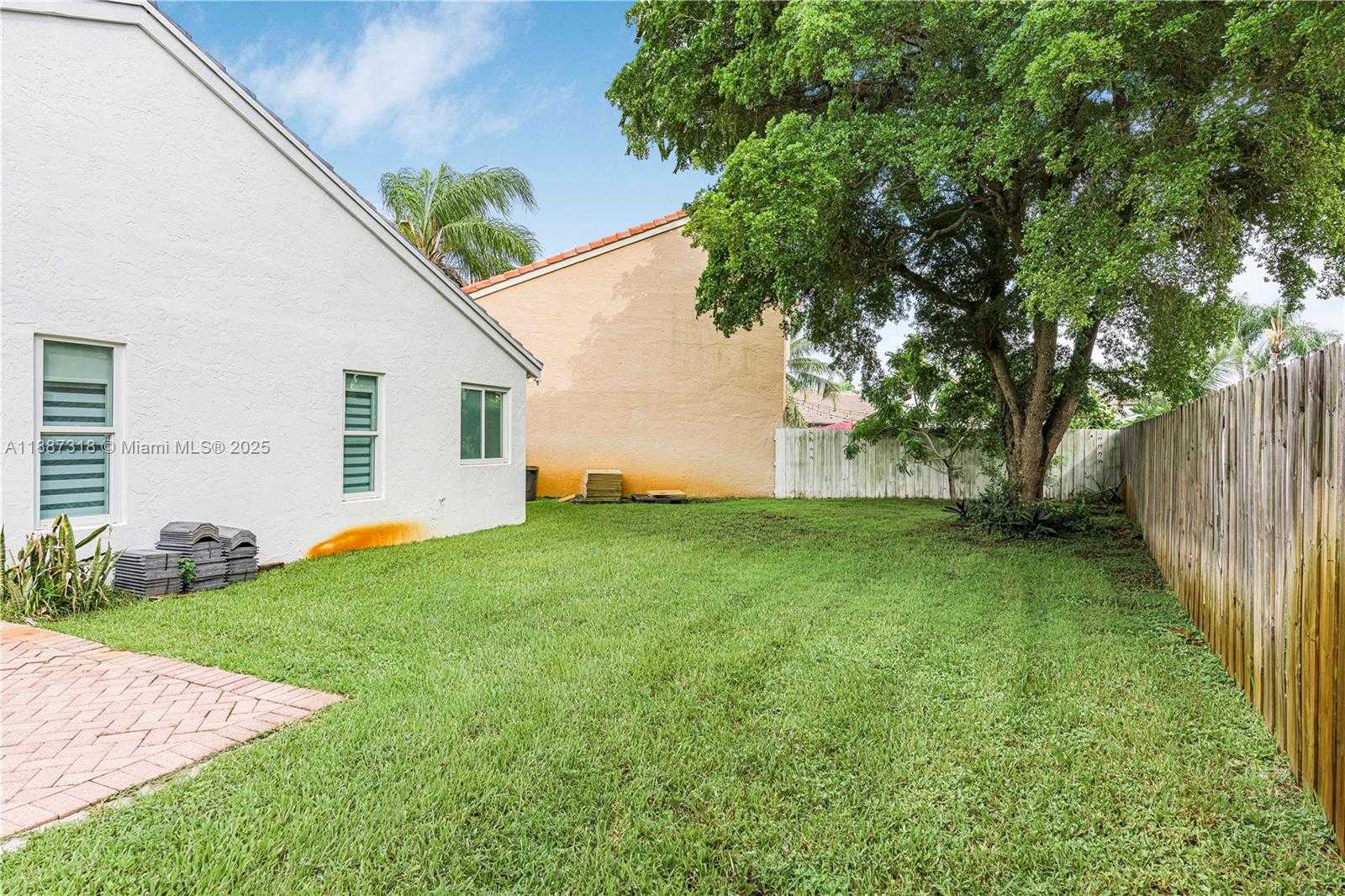 Small Image of 18063 SOUTH WEST 13TH ST, Pembroke Pines Number 26