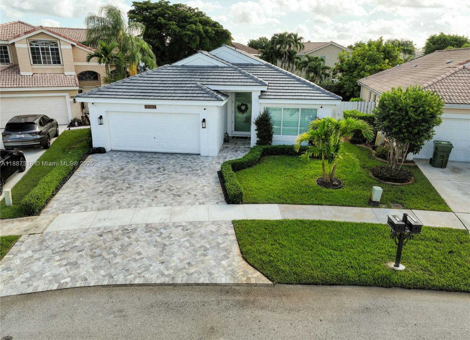 Small Image of 18063 SOUTH WEST 13TH ST, Pembroke Pines Number 28