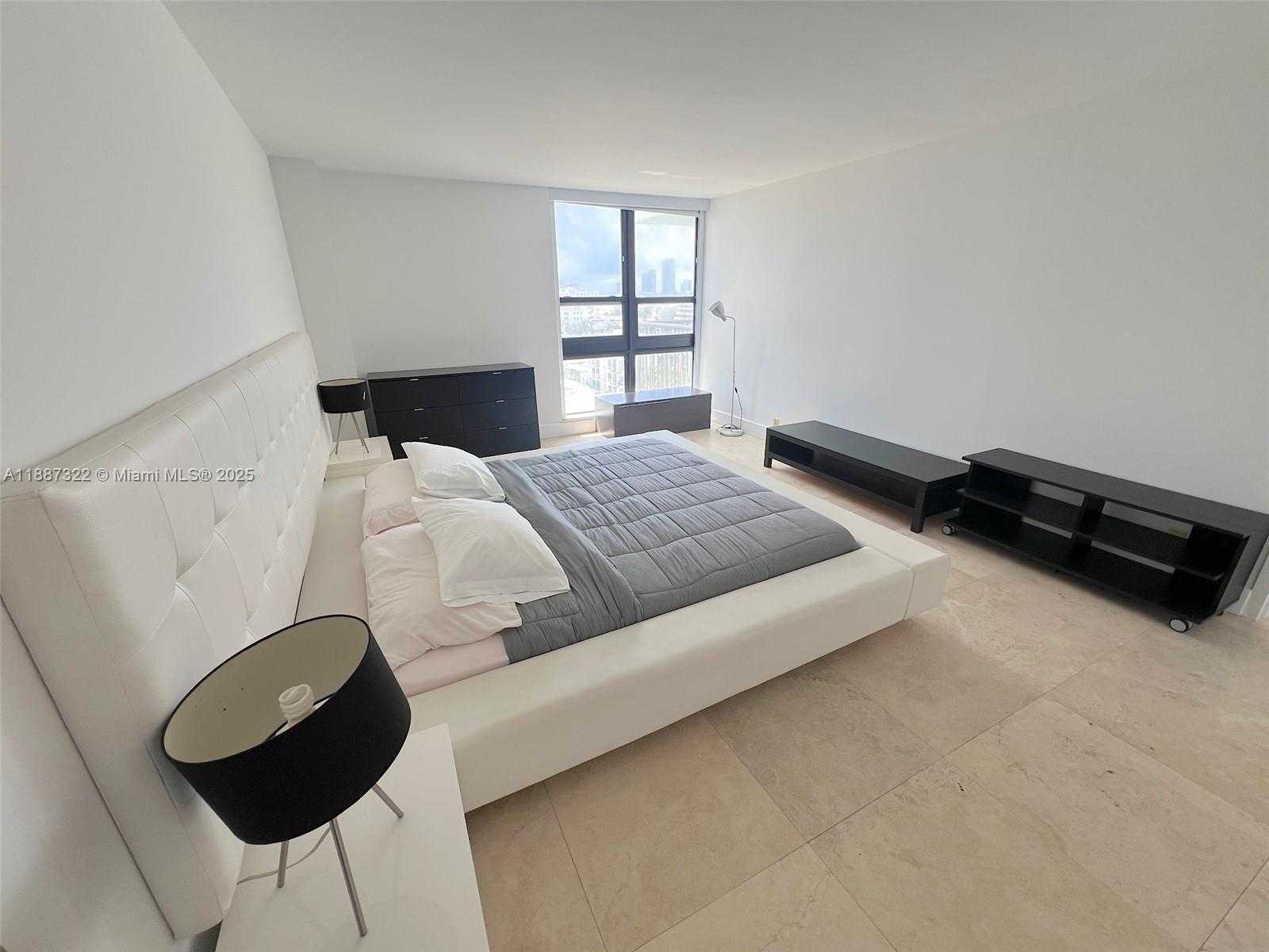 Small Image of 1800 COLLINS AVE #12E, Miami Beach Number 14