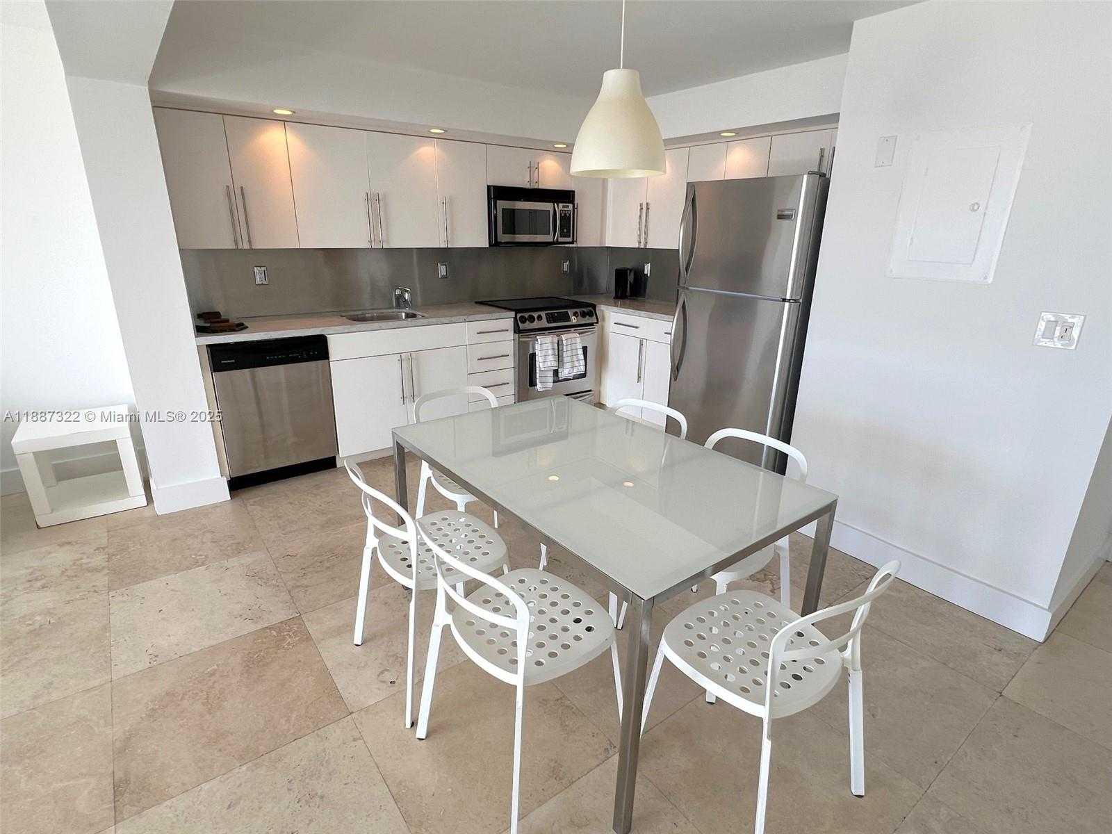 Small Image of 1800 COLLINS AVE #12E, Miami Beach Number 2