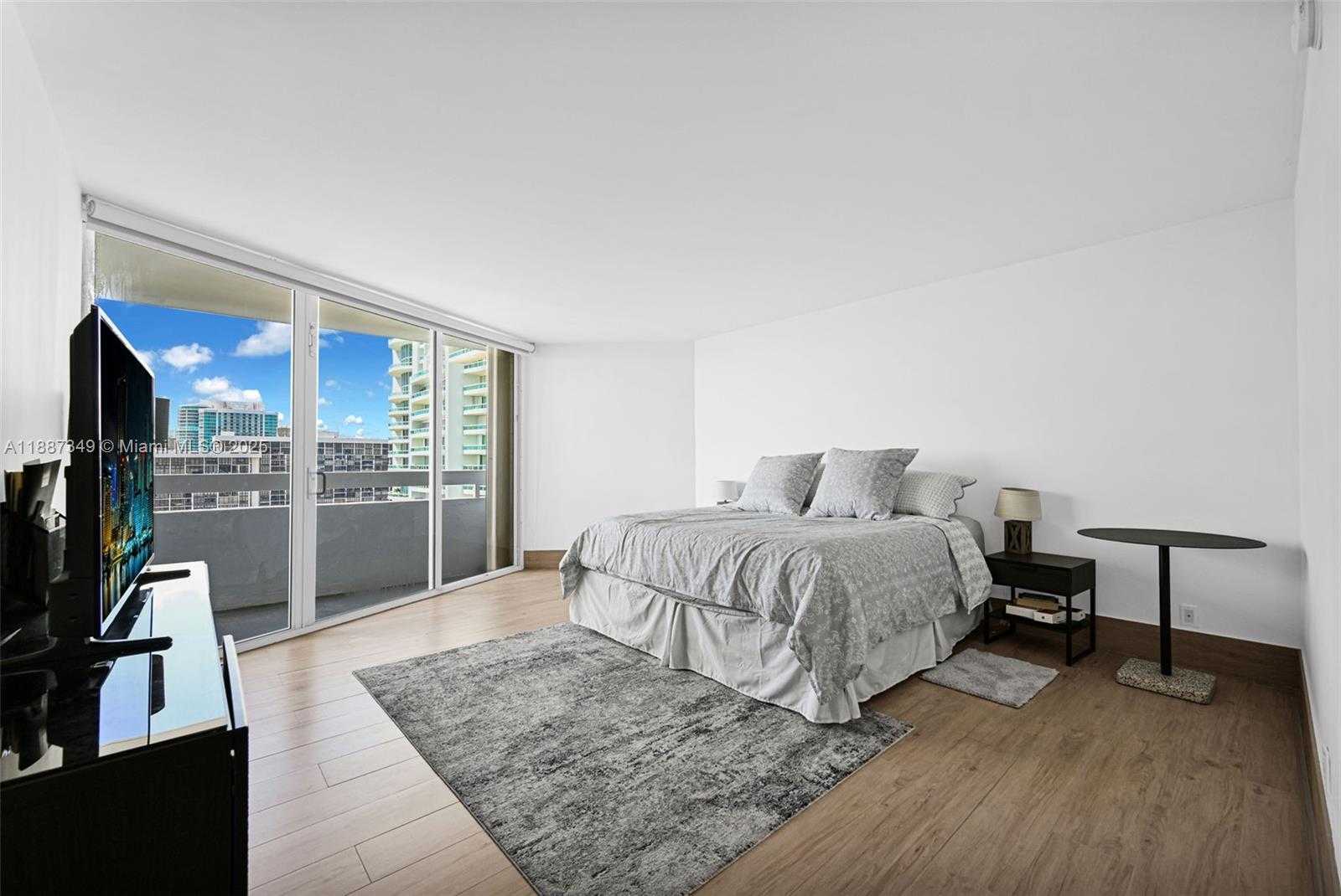 Small Image of 1627 BRICKELL AVE #2507, Miami Number 16