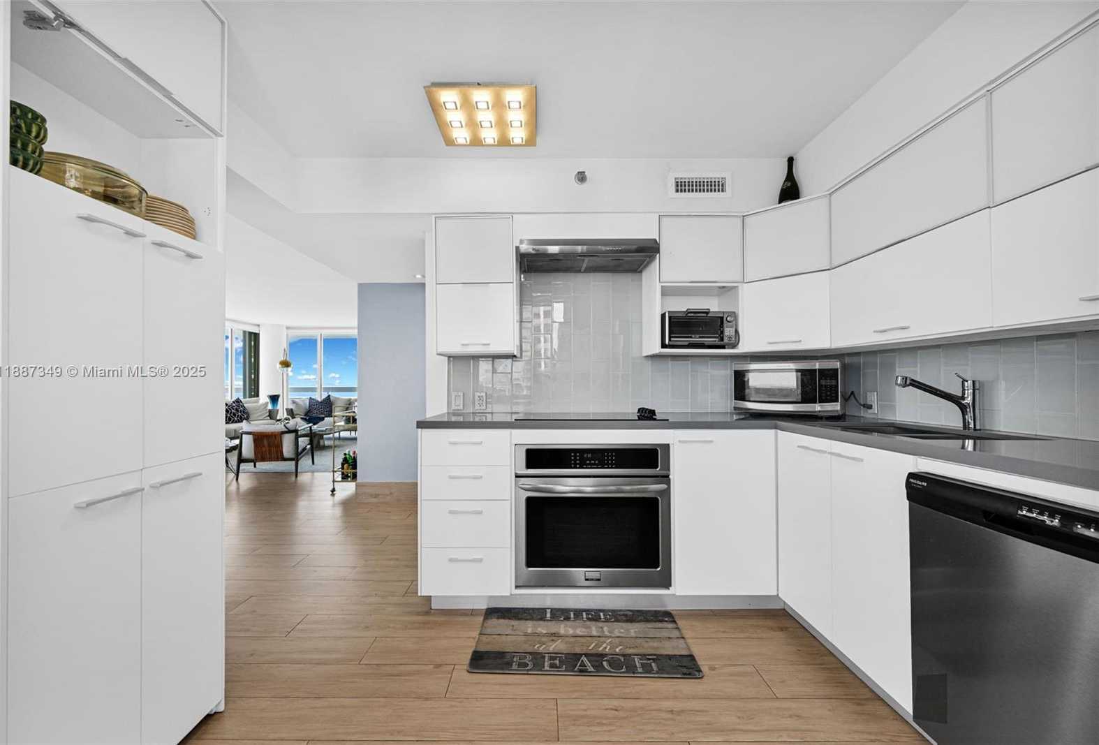 Small Image of 1627 BRICKELL AVE #2507, Miami Number 6