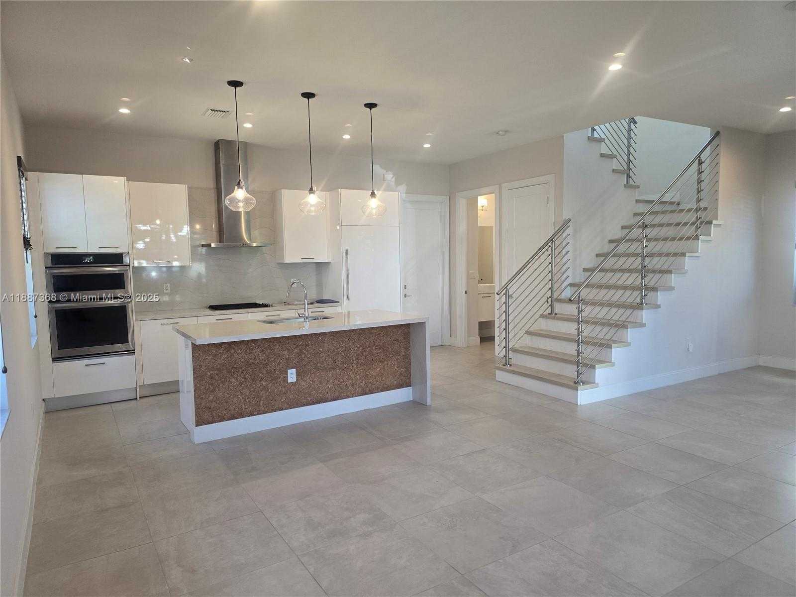 Small Image of 8217 NORTH WEST 46TH ST, Doral Number 3