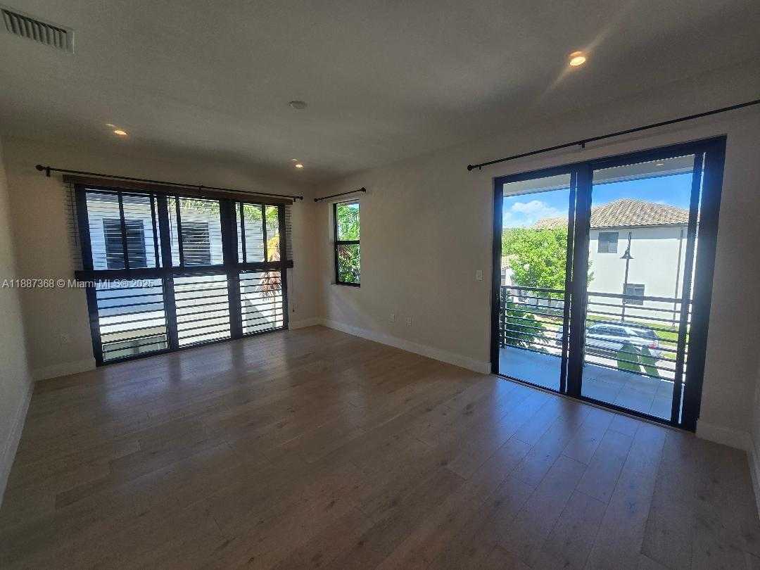 Small Image of 8217 NORTH WEST 46TH ST, Doral Number 5