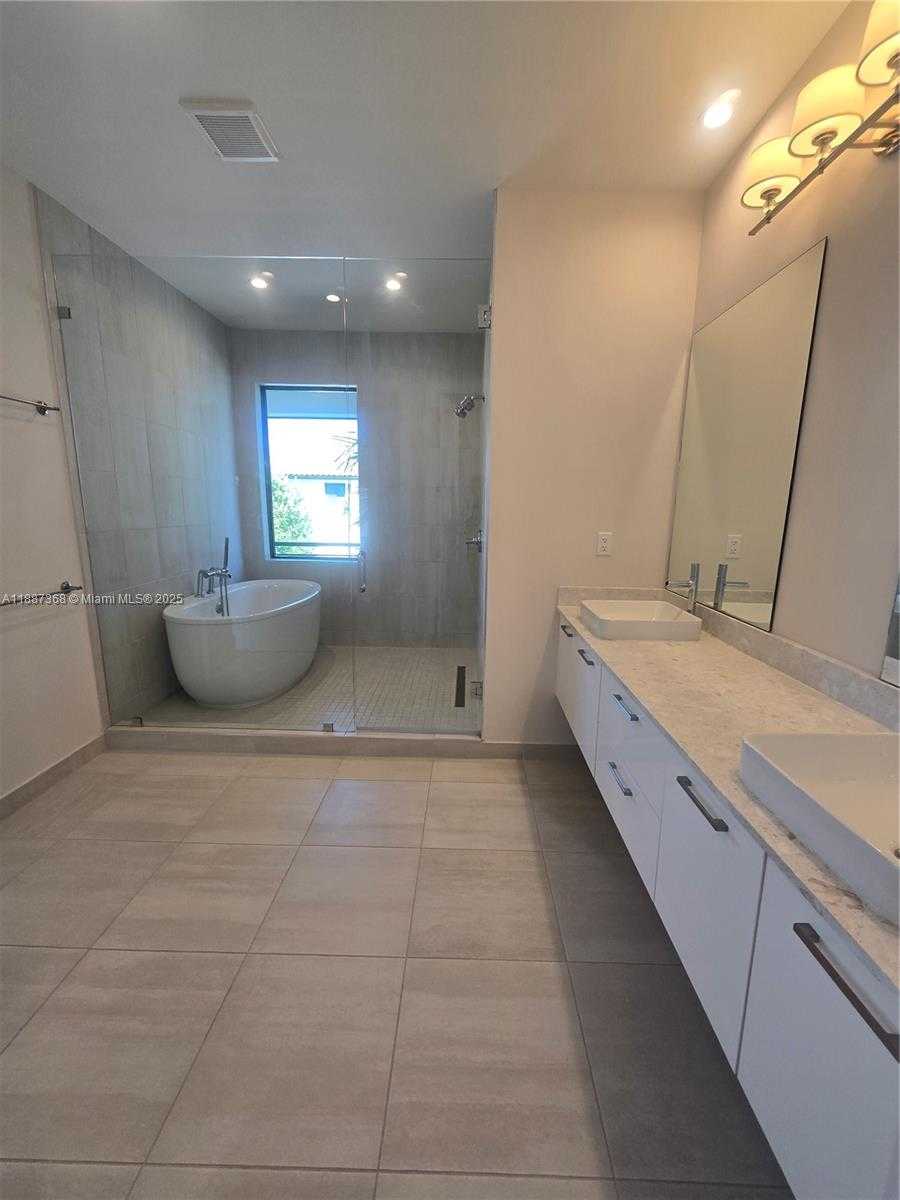 Small Image of 8217 NORTH WEST 46TH ST, Doral Number 6