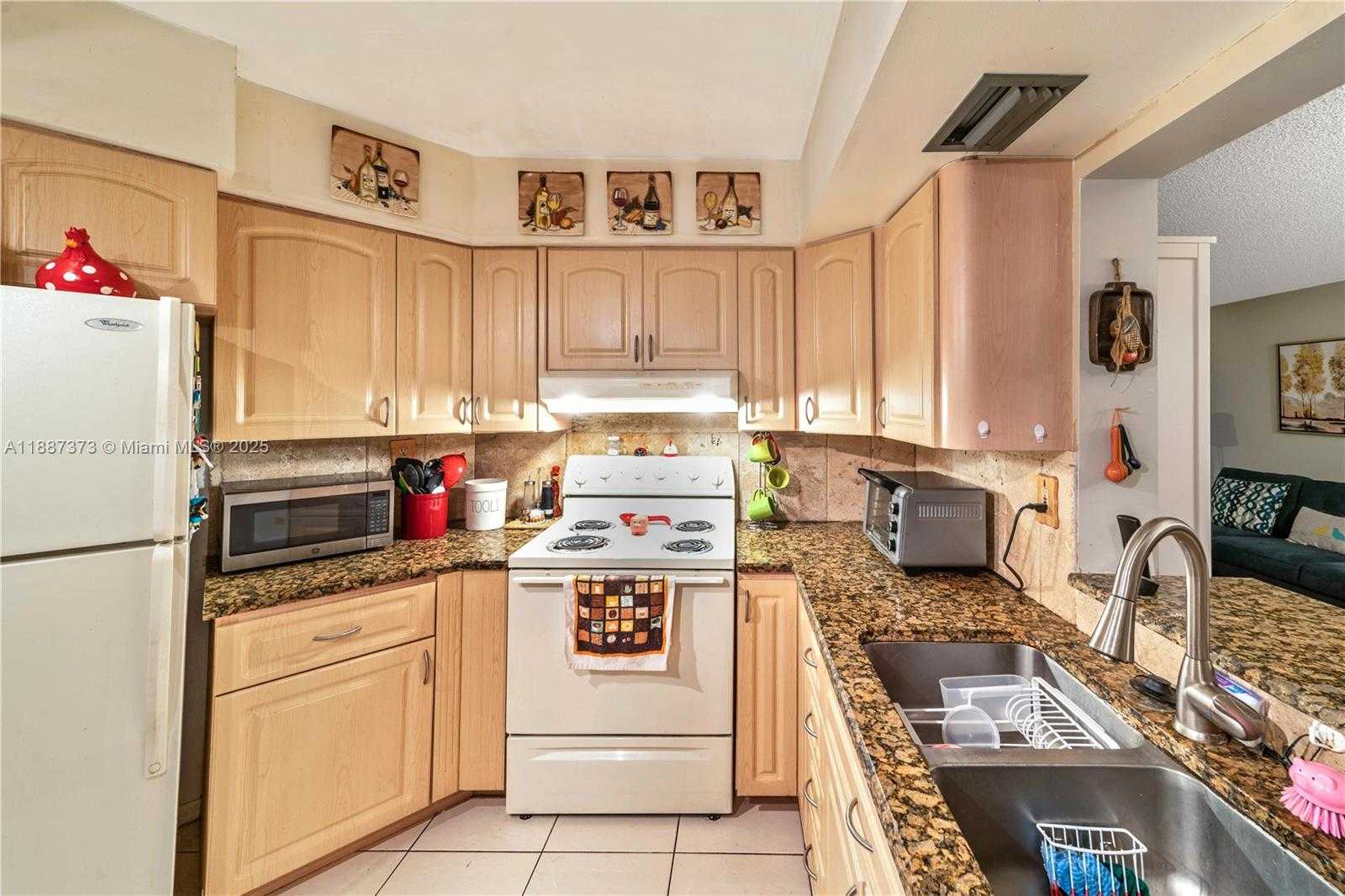 Small Image of 9705 FONTAINEBLEAU BLVD #B107, Miami Number 4