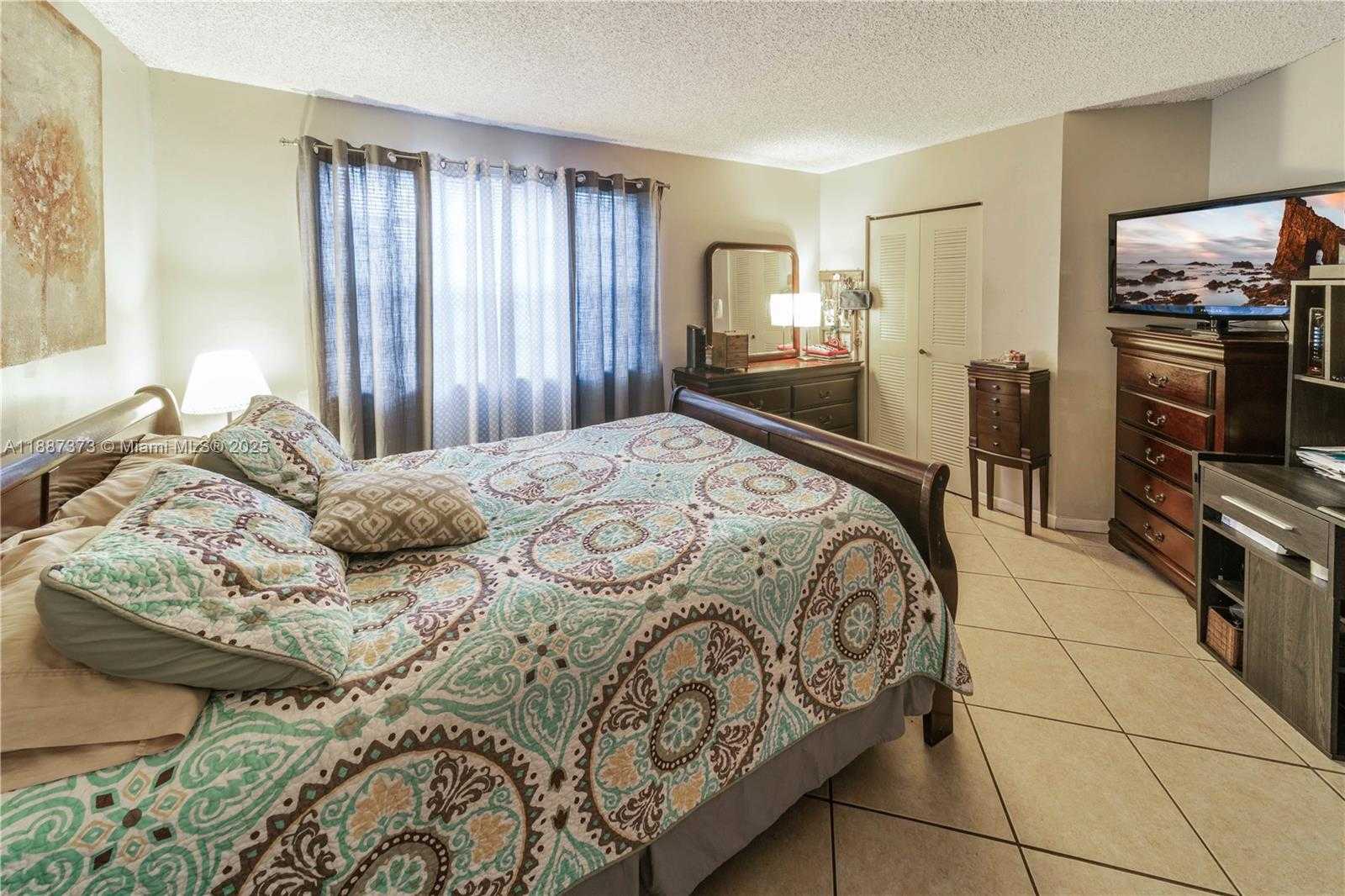Small Image of 9705 FONTAINEBLEAU BLVD #B107, Miami Number 5