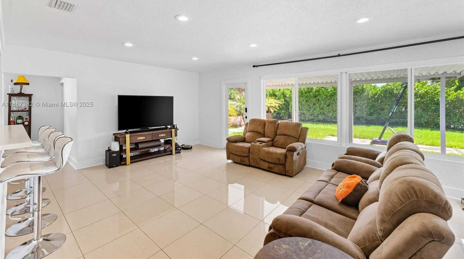 Small Image of 9425 NORTH MIAMI AVE #9425, Miami Shores Number 11
