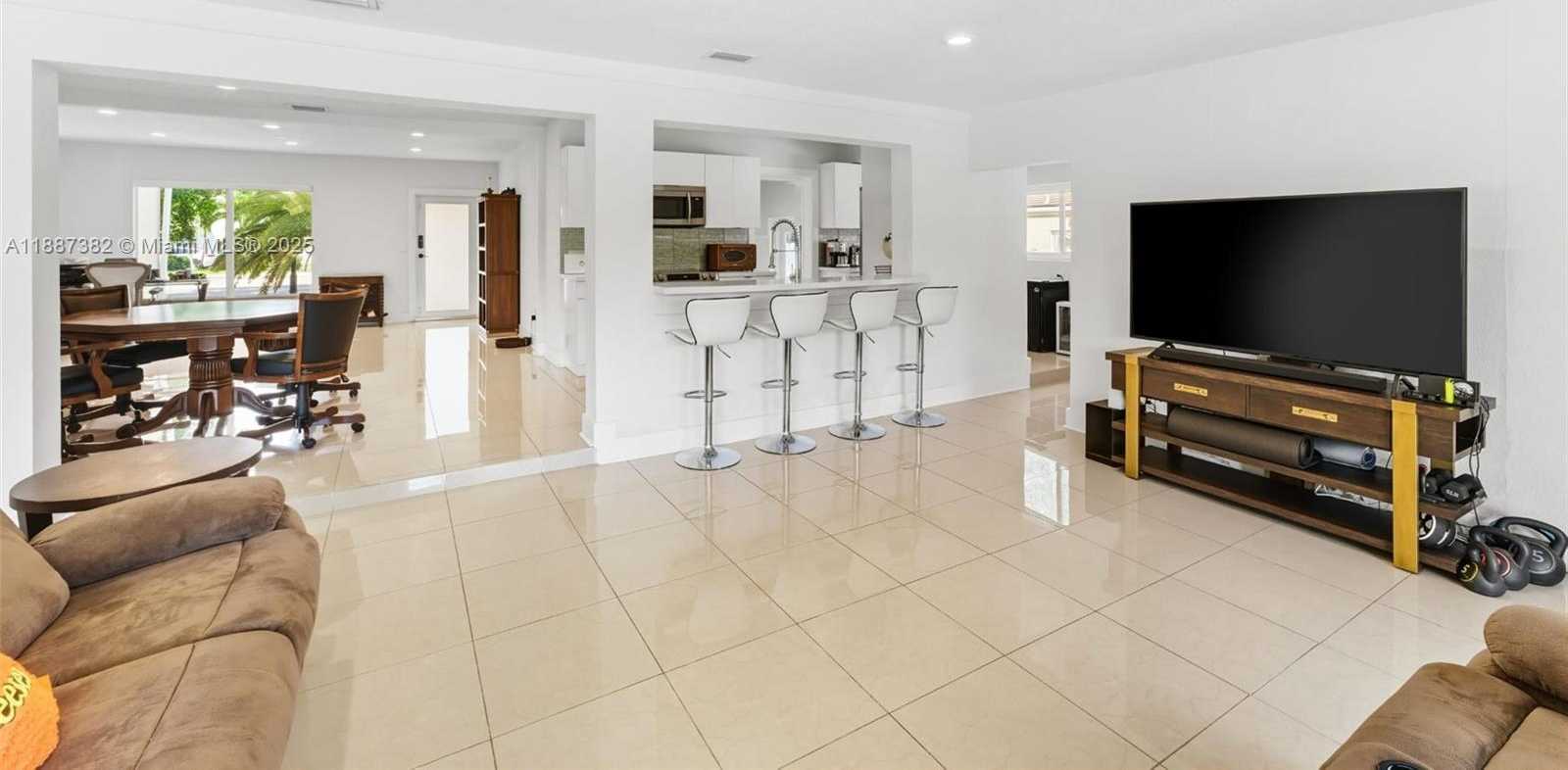Small Image of 9425 NORTH MIAMI AVE #9425, Miami Shores Number 13