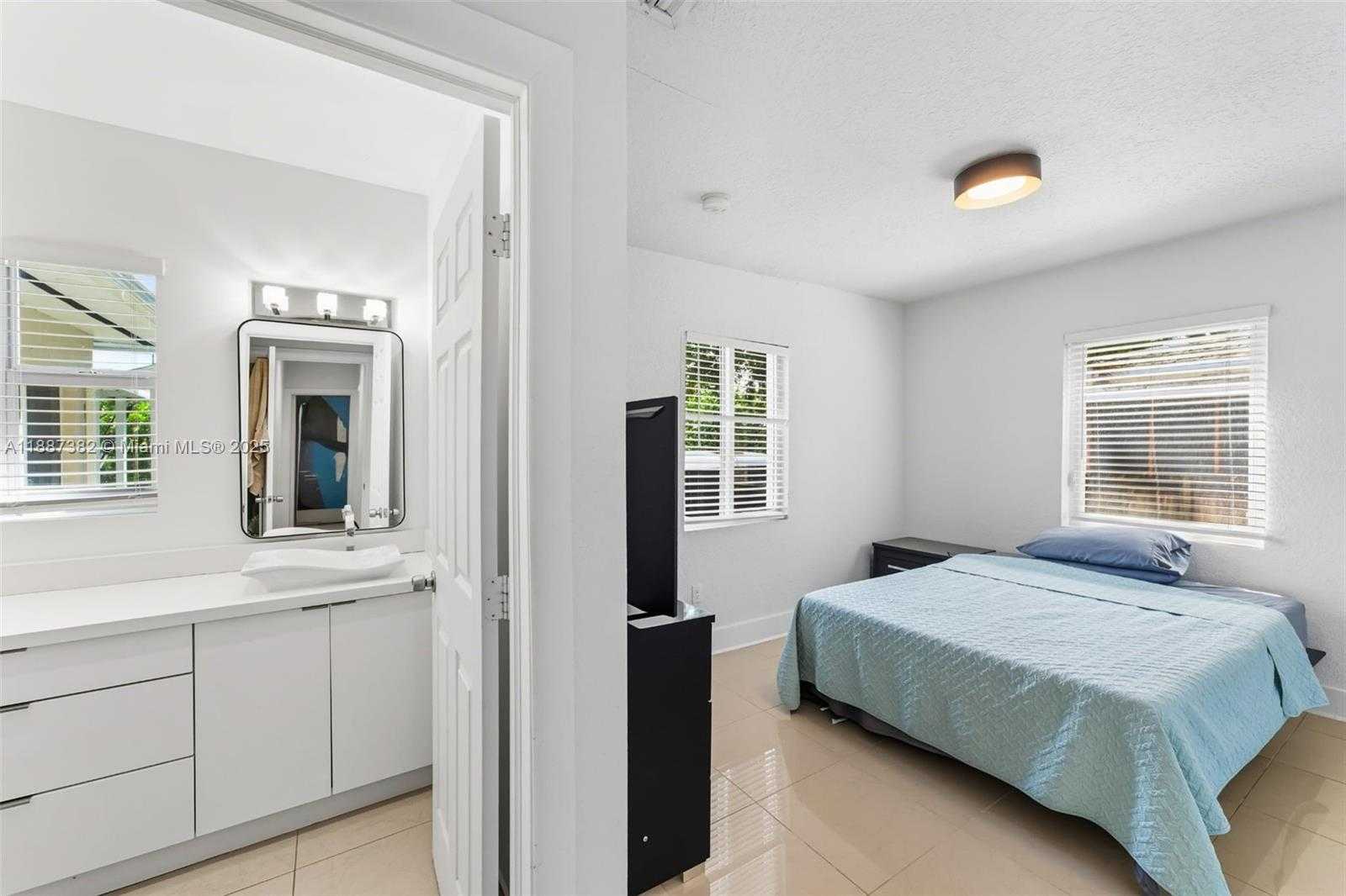 Small Image of 9425 NORTH MIAMI AVE #9425, Miami Shores Number 17