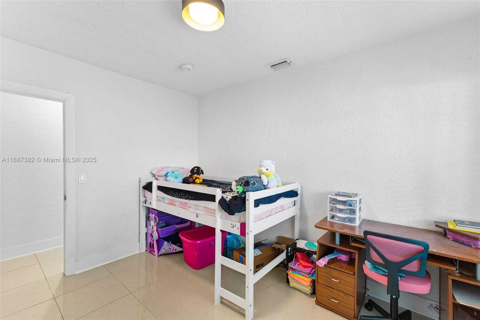 Small Image of 9425 NORTH MIAMI AVE #9425, Miami Shores Number 19