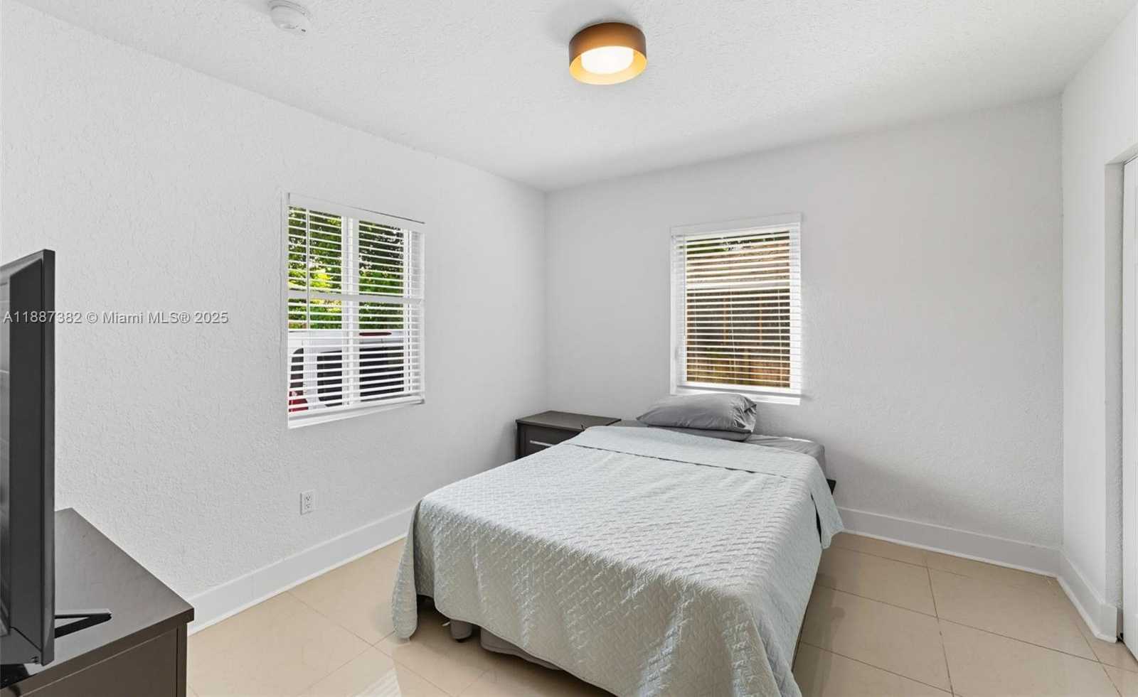 Small Image of 9425 NORTH MIAMI AVE #9425, Miami Shores Number 20