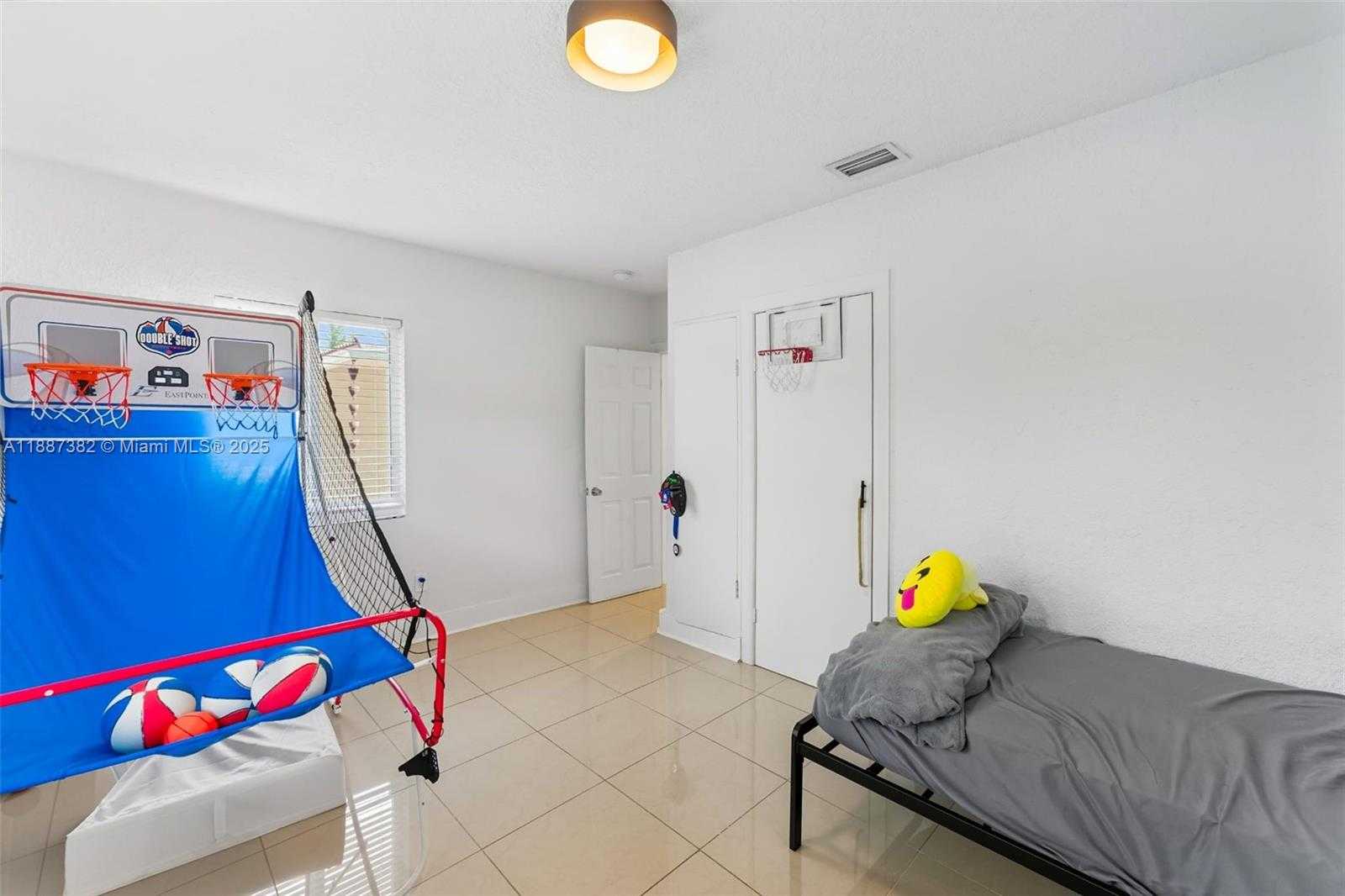 Small Image of 9425 NORTH MIAMI AVE #9425, Miami Shores Number 23