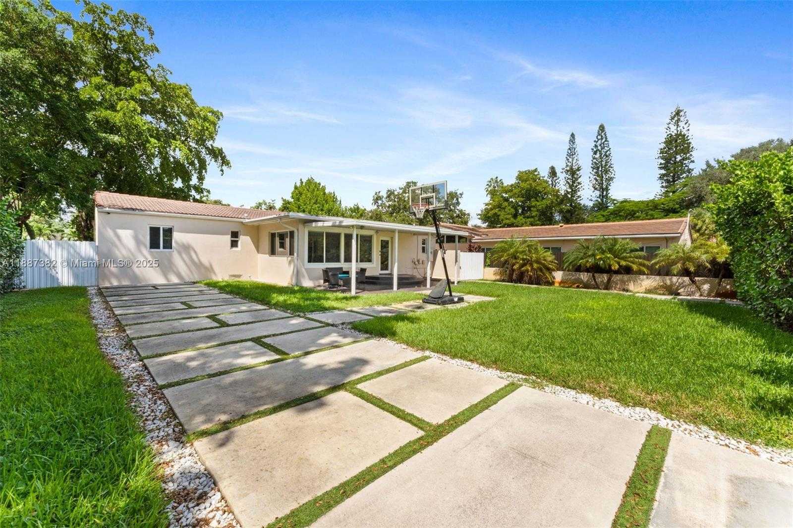 Small Image of 9425 NORTH MIAMI AVE #9425, Miami Shores Number 26