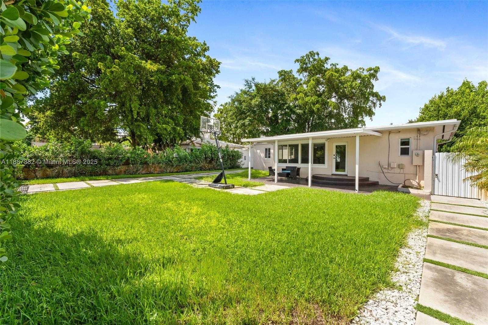Small Image of 9425 NORTH MIAMI AVE #9425, Miami Shores Number 27