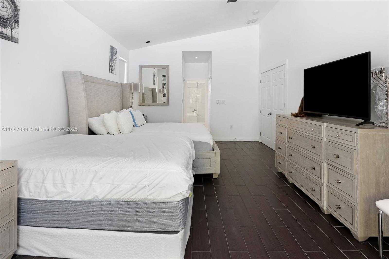 Small Image of 1230 SOUTH 13TH AVE #1230, Hollywood Number 15