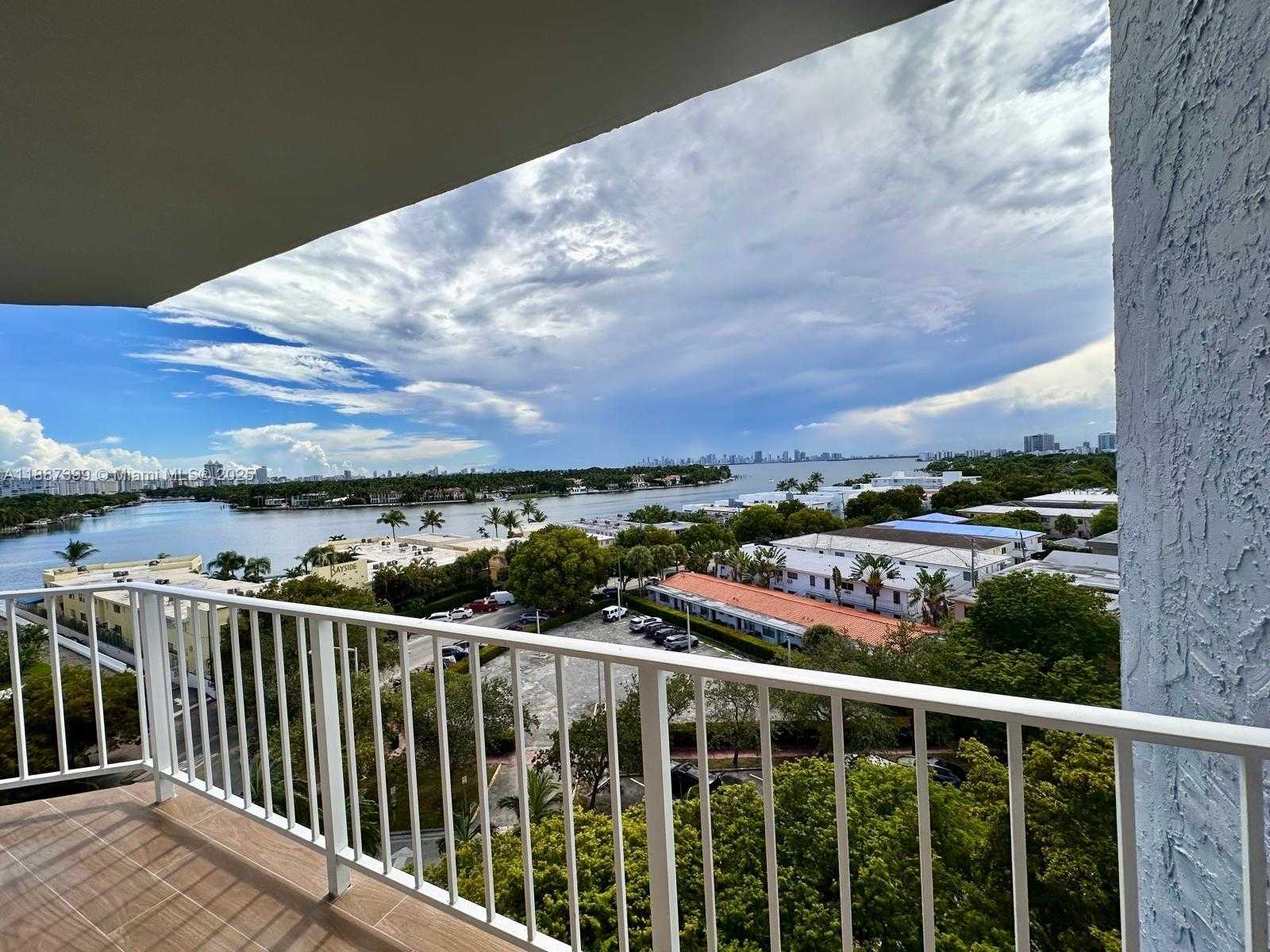 Small Image of 6900 BAY DR #8D, Miami Beach Number 10