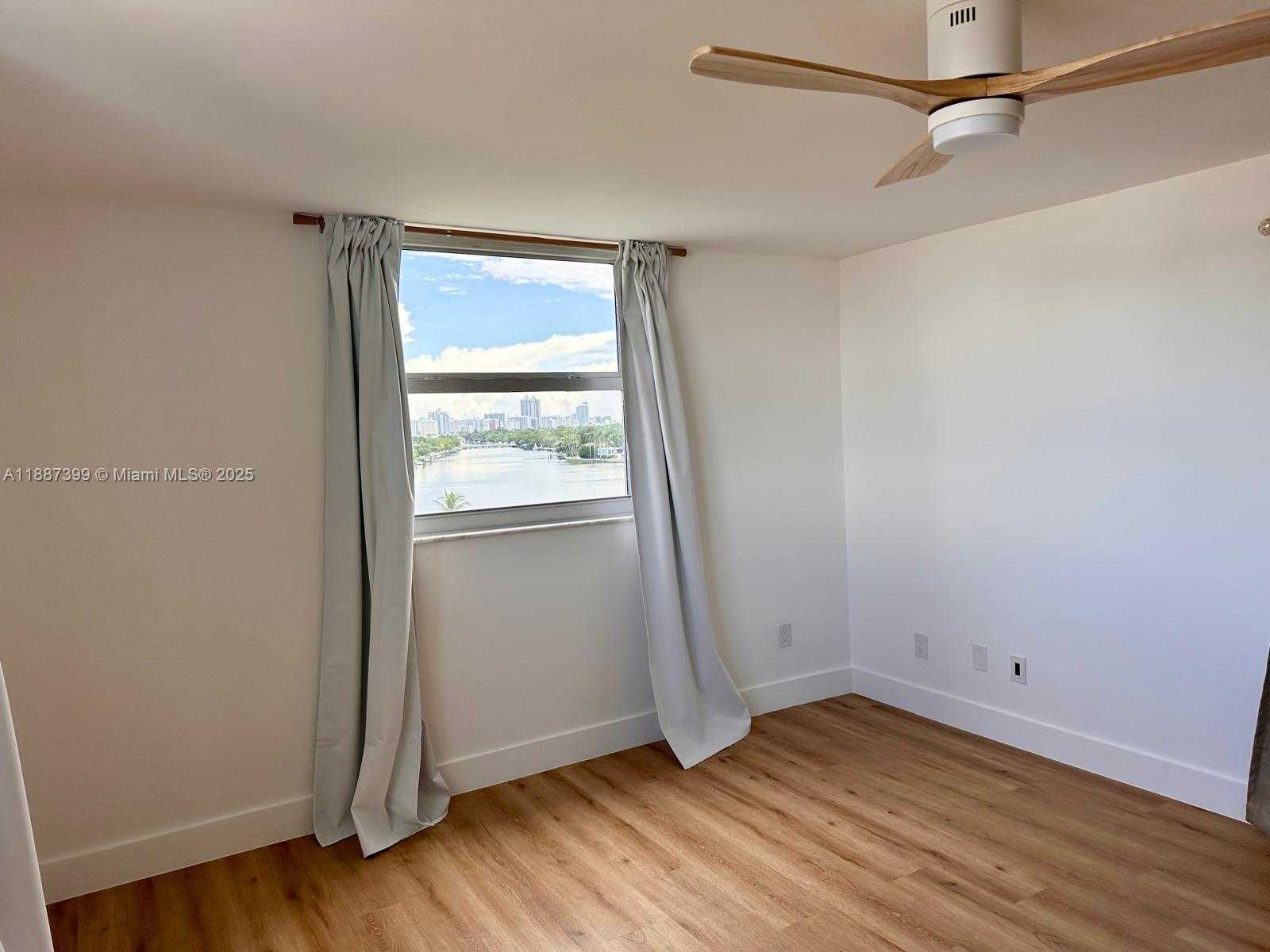 Small Image of 6900 BAY DR #8D, Miami Beach Number 19