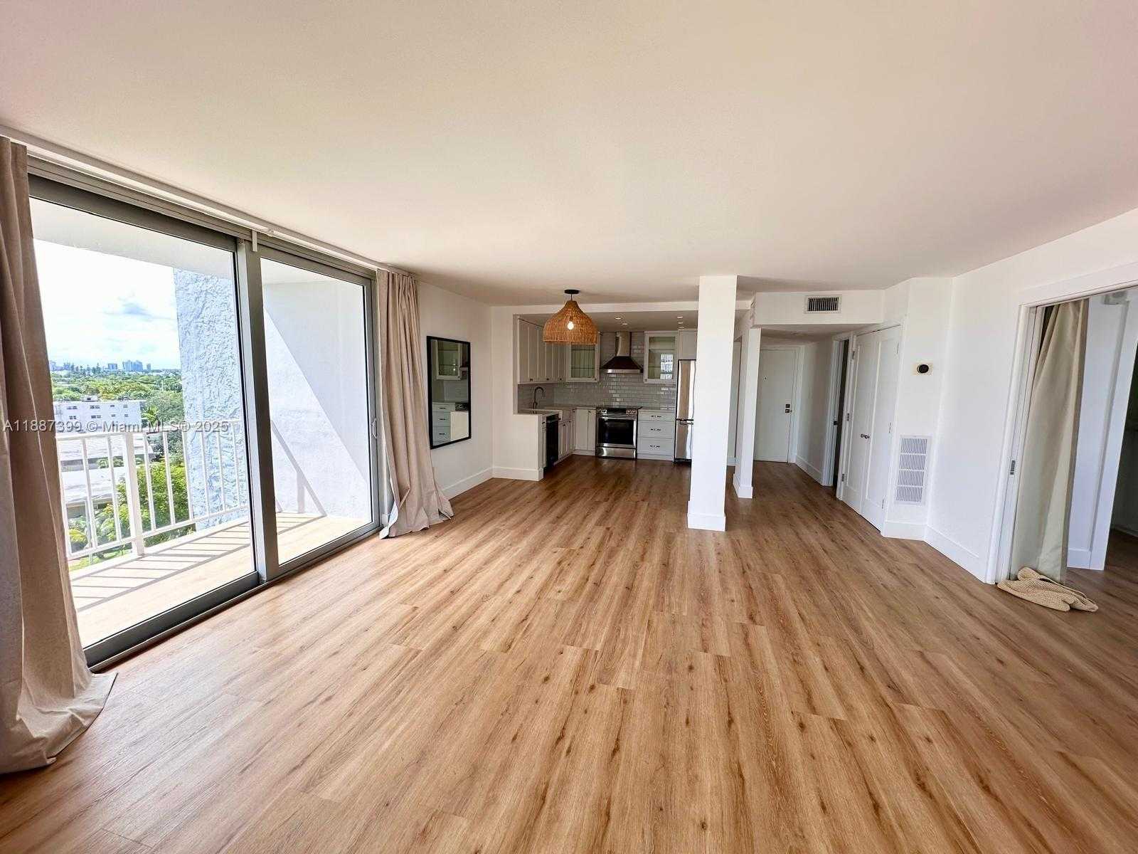 Small Image of 6900 BAY DR #8D, Miami Beach Number 4