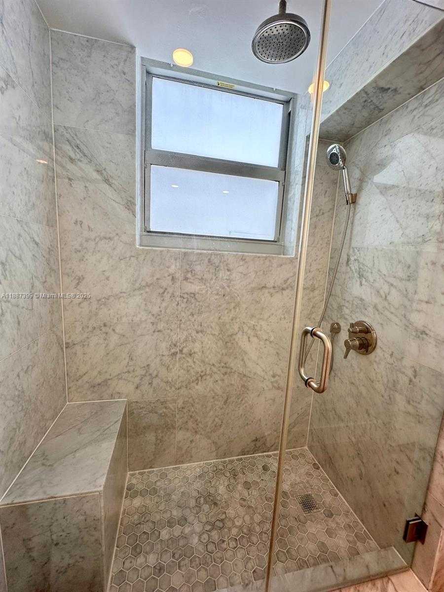 Small Image of 6900 BAY DR #8D, Miami Beach Number 8