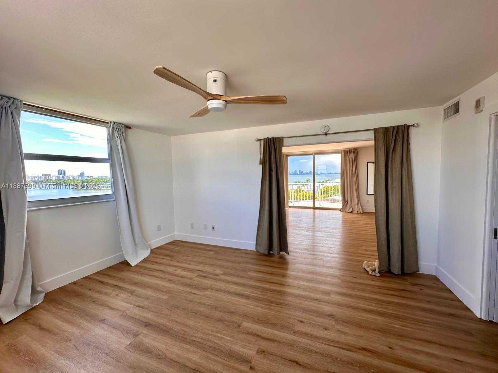 Small Image of 6900 BAY DR #8D, Miami Beach Number 9