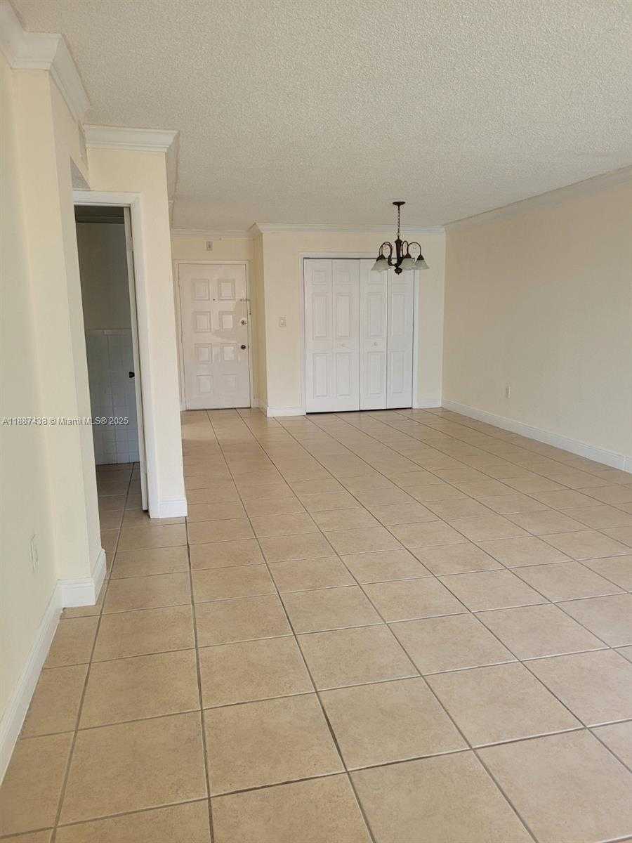 Small Image of Hialeah Number 2