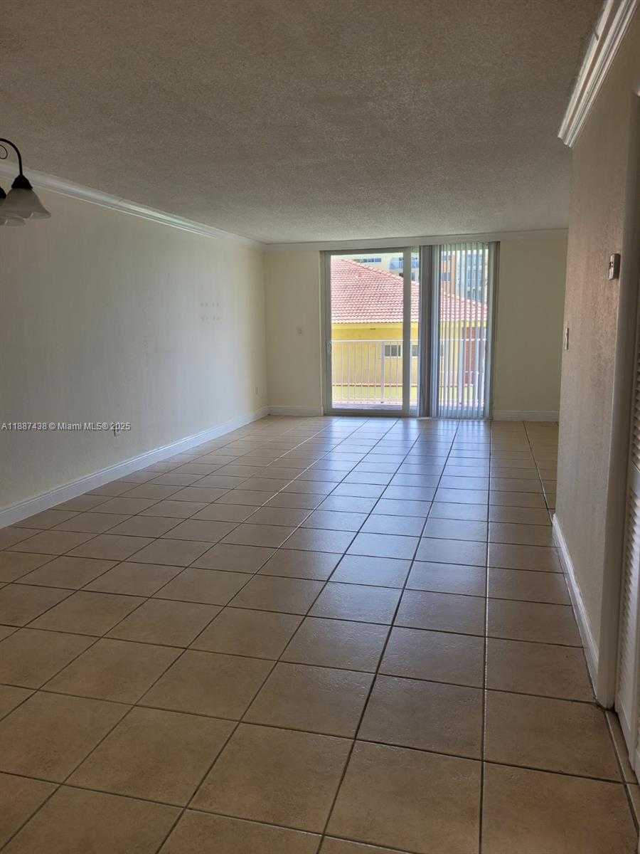 Small Image of Hialeah Number 3