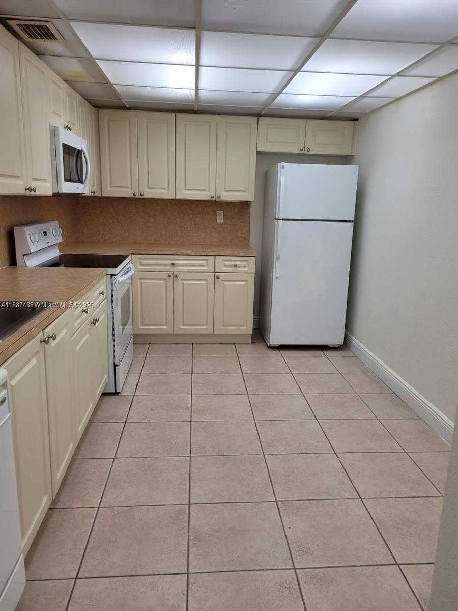 Small Image of Hialeah Number 4