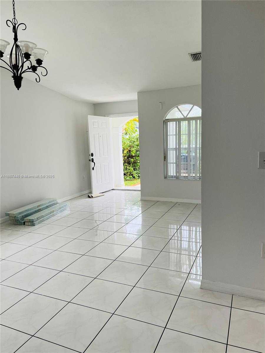 Small Image of 15765 SOUTH WEST 139 AVE, Miami Number 11
