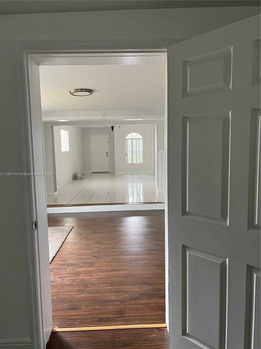 Small Image of 15765 SOUTH WEST 139 AVE, Miami Number 12