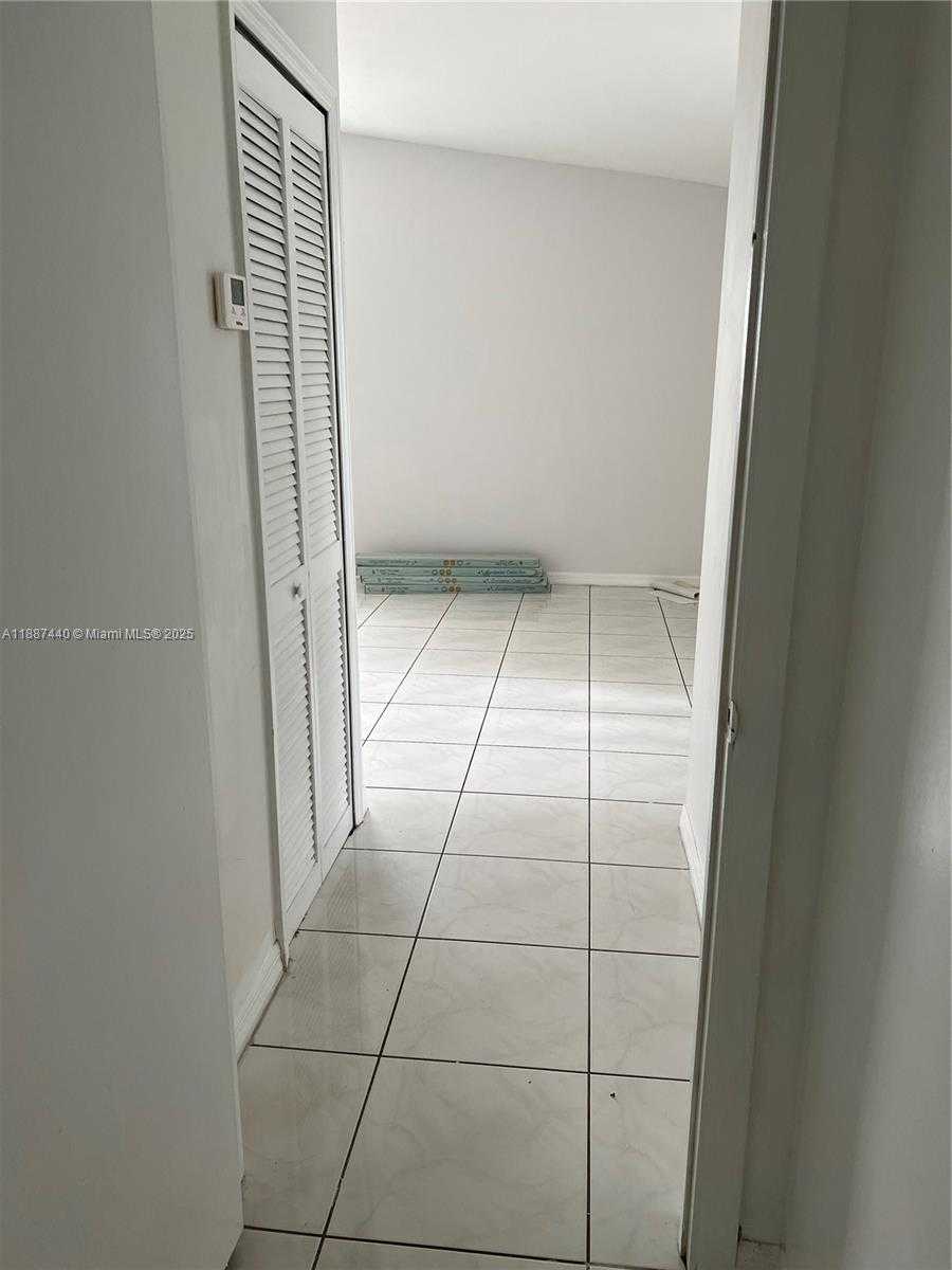 Small Image of 15765 SOUTH WEST 139 AVE, Miami Number 14