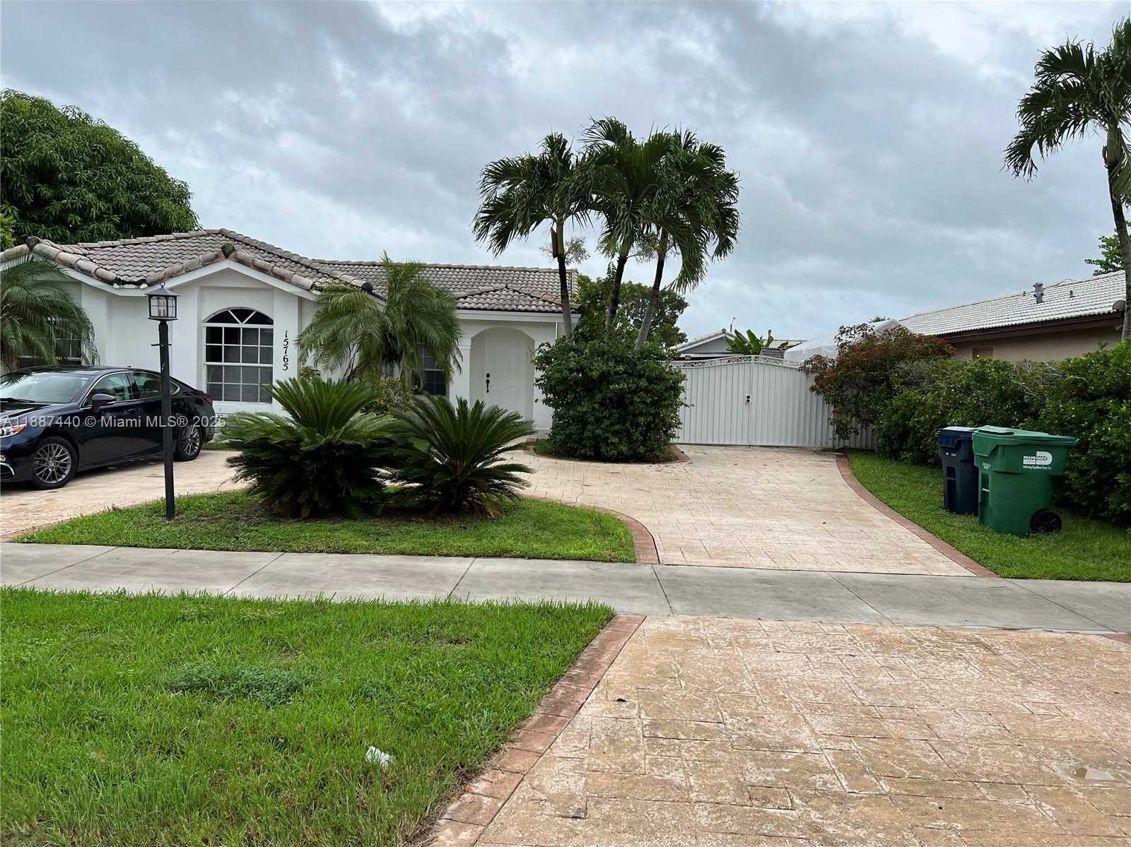 Small Image of 15765 SOUTH WEST 139 AVE, Miami Number 2