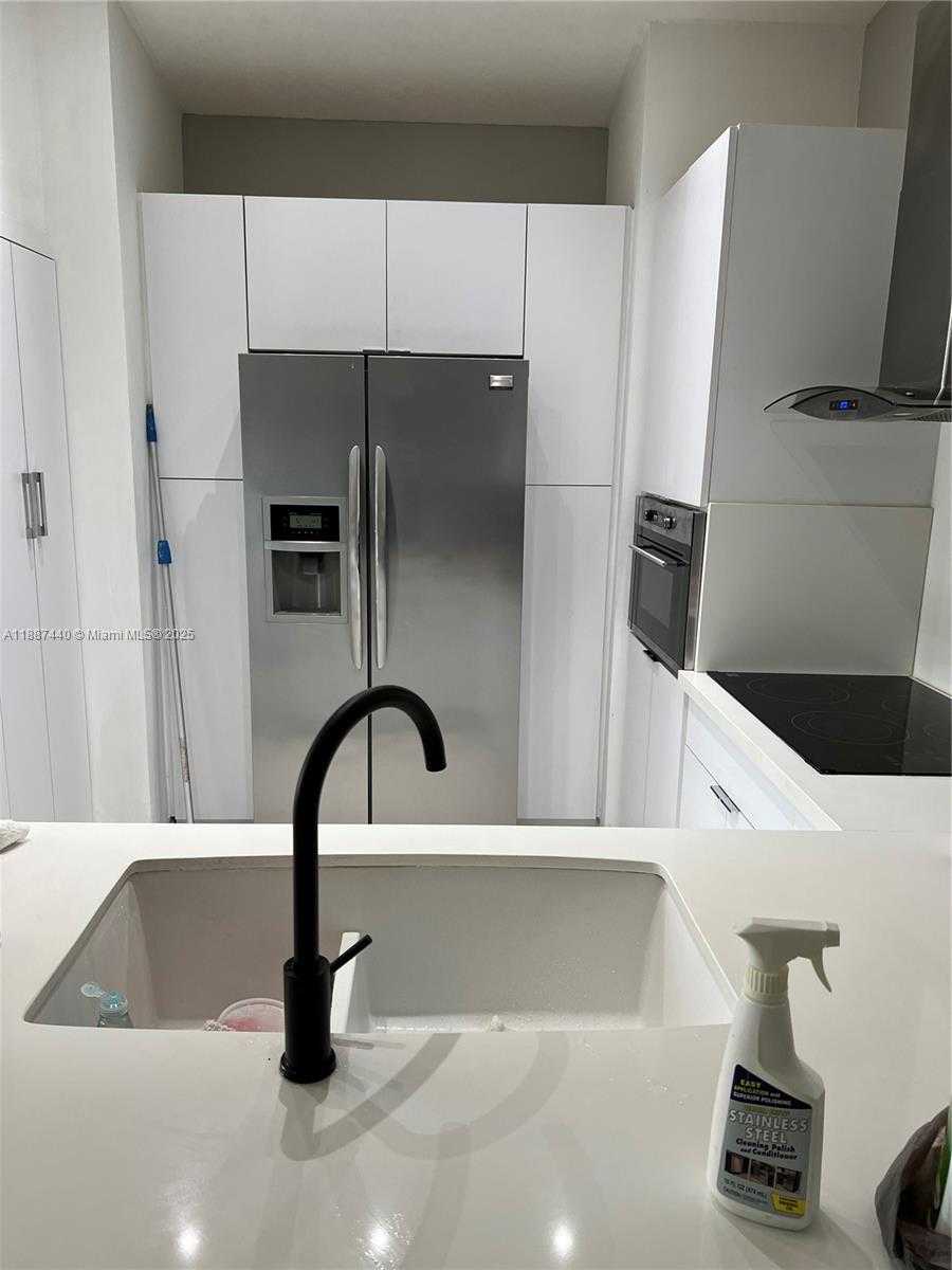 Small Image of 15765 SOUTH WEST 139 AVE, Miami Number 3