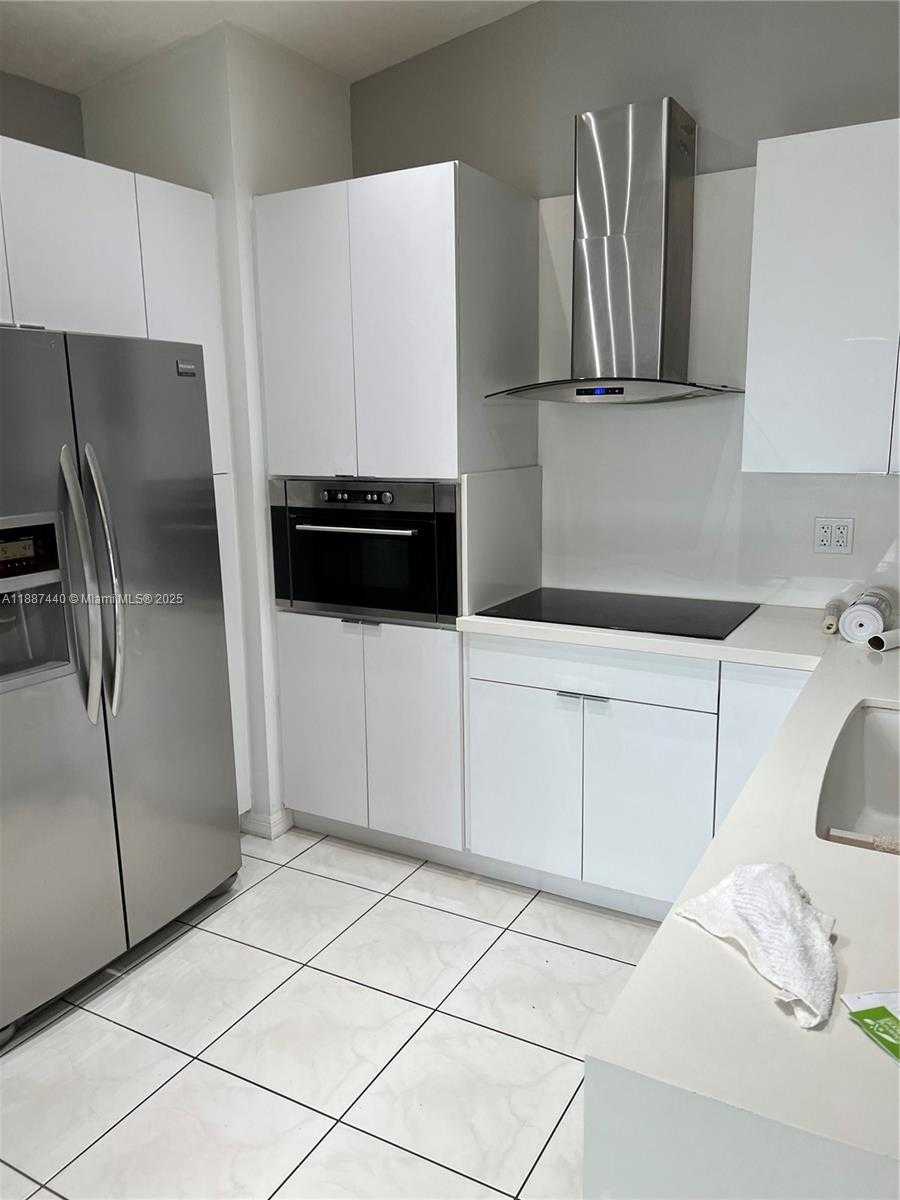 Small Image of 15765 SOUTH WEST 139 AVE, Miami Number 4