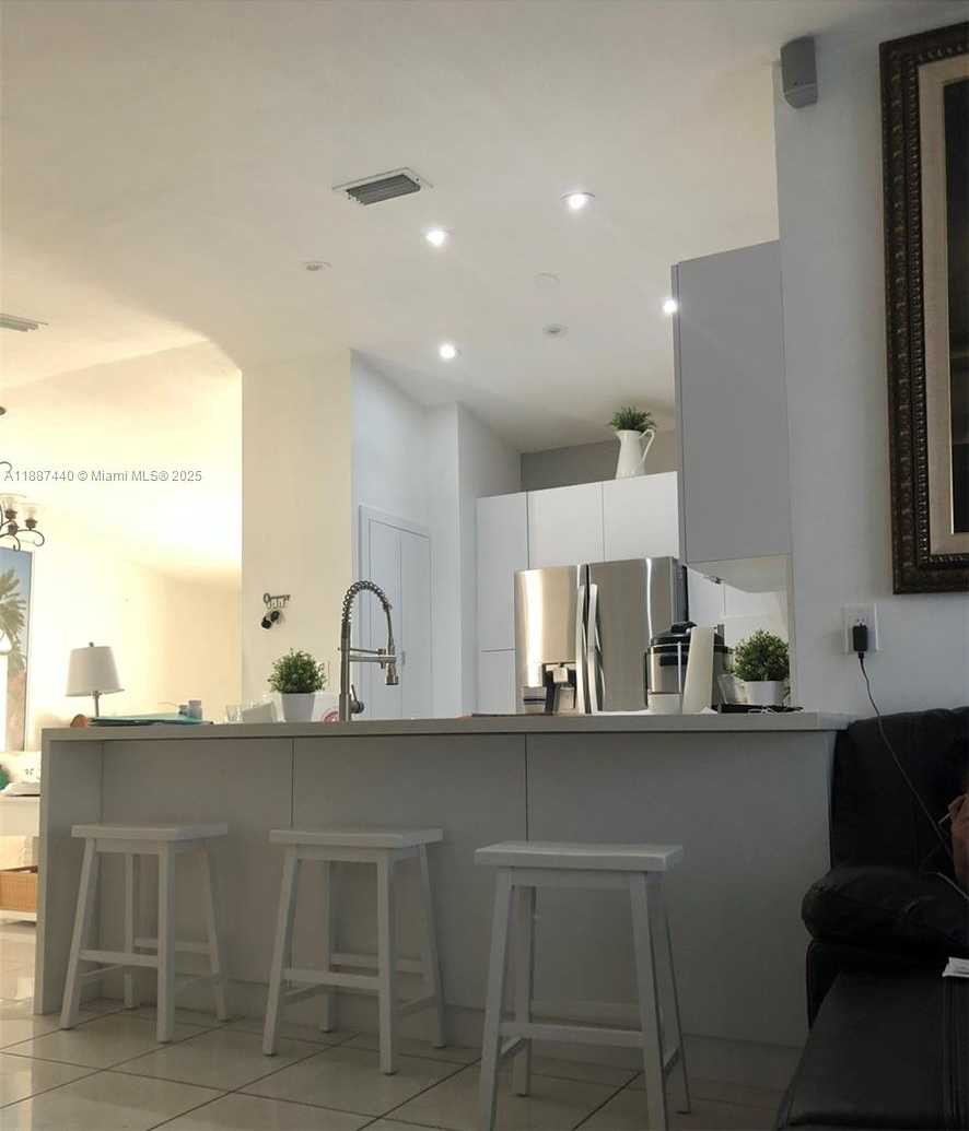Small Image of 15765 SOUTH WEST 139 AVE, Miami Number 6