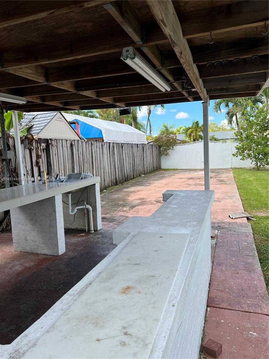 Small Image of 15765 SOUTH WEST 139 AVE, Miami Number 9